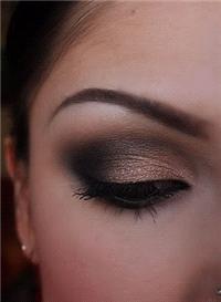 Hair & Beauty. make-up, beauty, eyeshadow, gold, black, eyeliner