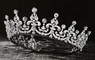 Tiaras & veils