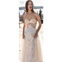 Liz Martinez 2018 Champagne Open Back Chapel Train Sleeveless Ball Gown Sweetheart Lace Hand-made Fl